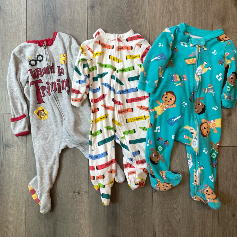 3 sleepers Harry Potter, cocomelon, crayons 3/6 months
